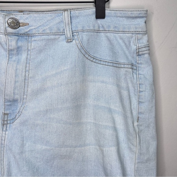 FOREVER 21 Denim High Rise Shorts Size 18 - Picture 2 of 6